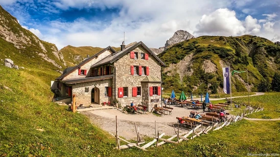 Ravensburger Hütte mountain hut
